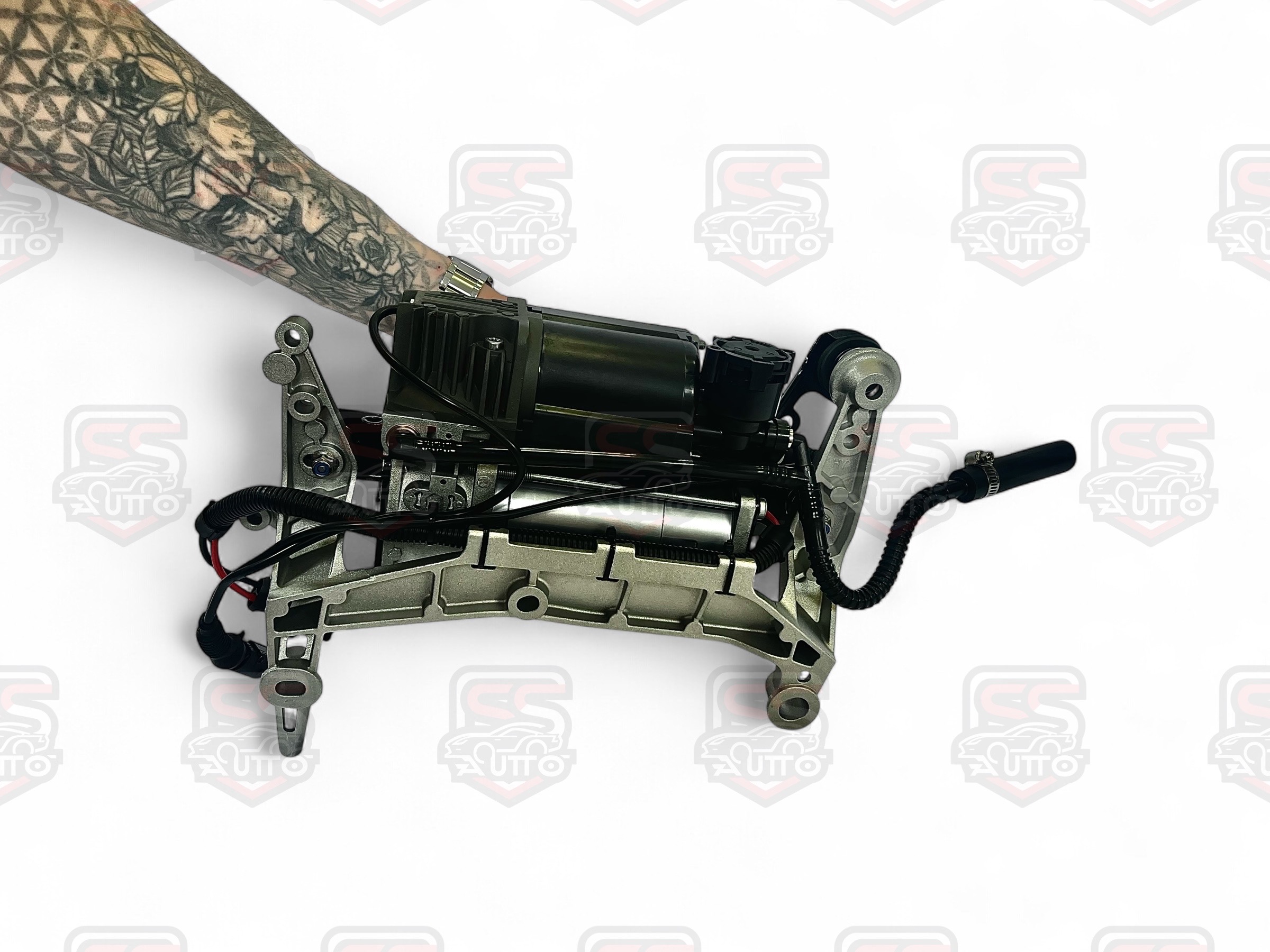 Компрессор пневмоподвески для Volkswagen Touareg I GP (2003-2010) с кронштейном